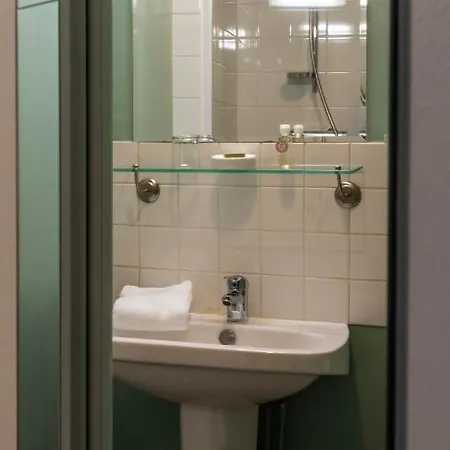 Hotel Des Remparts Laval (Mayenne)